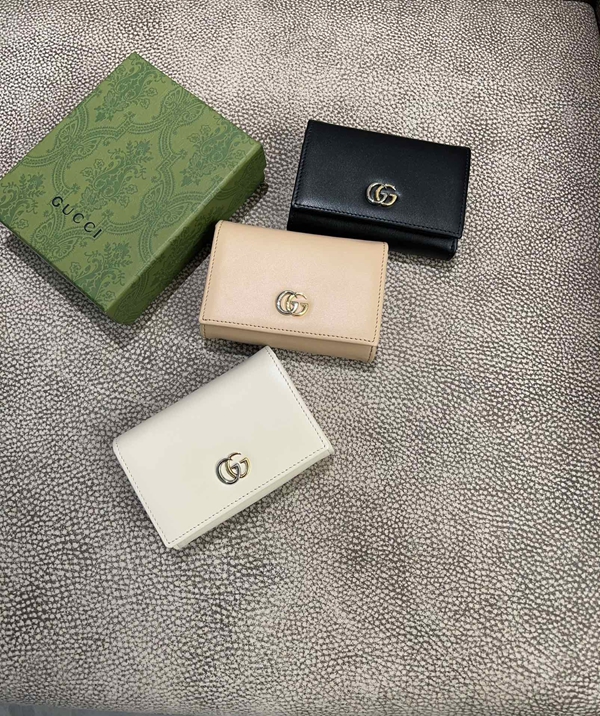 グッチ財布 レプリカ着用イメージ